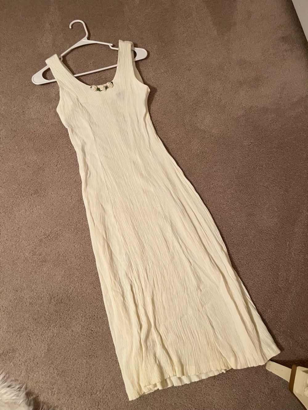 Women’s Cream Sleeveless Maxi Dress - Elegant Scoop Neck Vintage